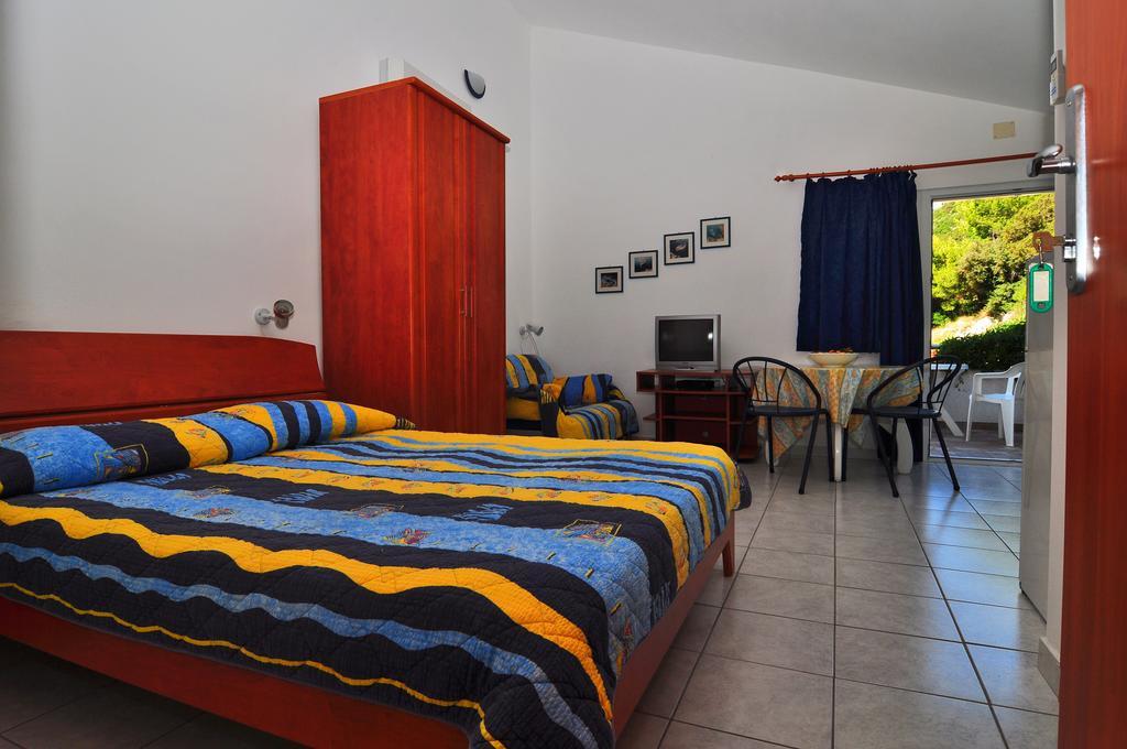 Apartments Livia Lastovo Екстер'єр фото