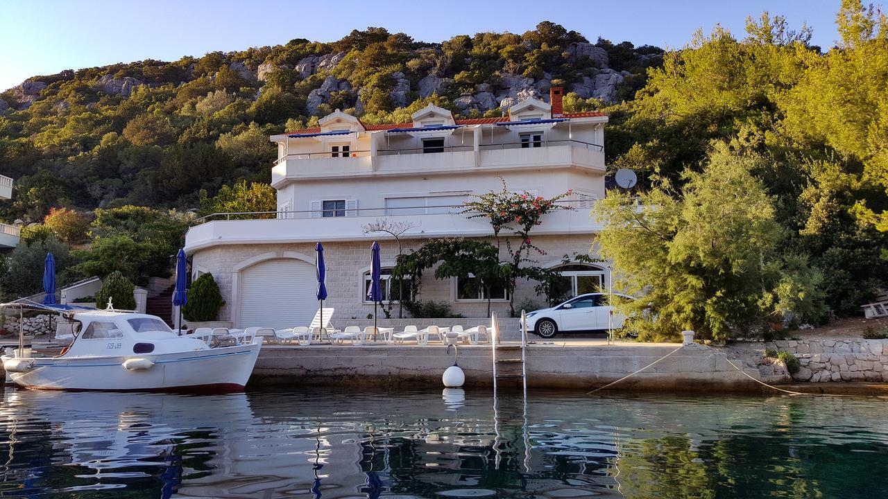 Apartments Livia Lastovo Екстер'єр фото